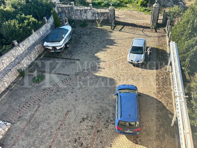 *Apartment Building with Holiday Apartments / Small Hotel in Utjeha-Hladna Uvala, only 280m to the Sea, in Montenegro