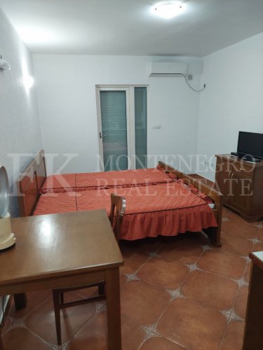 *Apartment Building with Holiday Apartments / Small Hotel in Utjeha-Hladna Uvala, only 280m to the Sea, in Montenegro