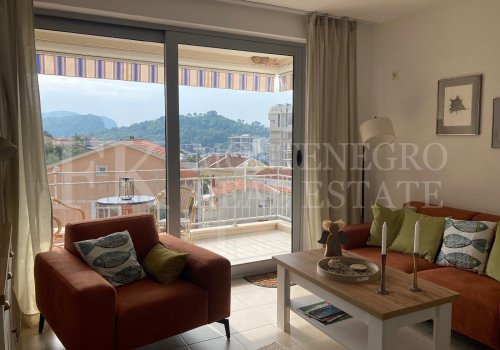 *Nice apartment, 50m2, in Petrovac, with sea view and communal pool, in Montenegro.