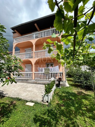 Multi-family house 217m² in Tivat-Mrcevac, with a small garden and parking, very close to the airport and yet very quiet, in Montenegro