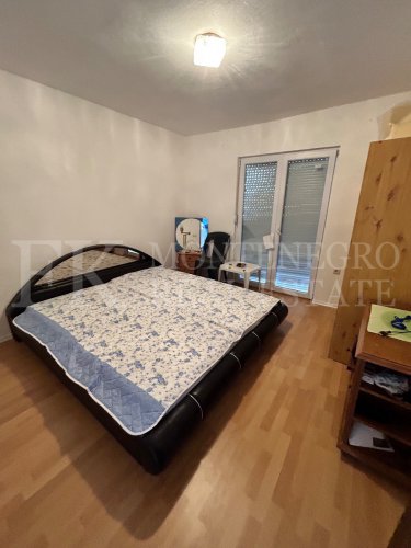 Multi-family house 217m² in Tivat-Mrcevac, with a small garden and parking, very close to the airport and yet very quiet, in Montenegro