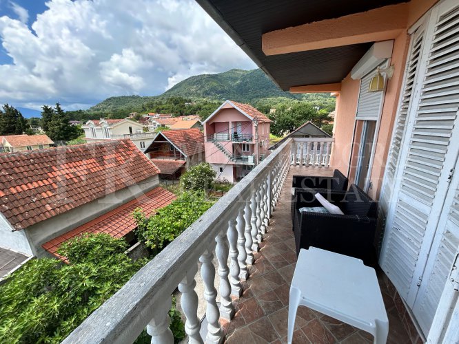 Multi-family house 217m² in Tivat-Mrcevac, with a small garden and parking, very close to the airport and yet very quiet, in Montenegro