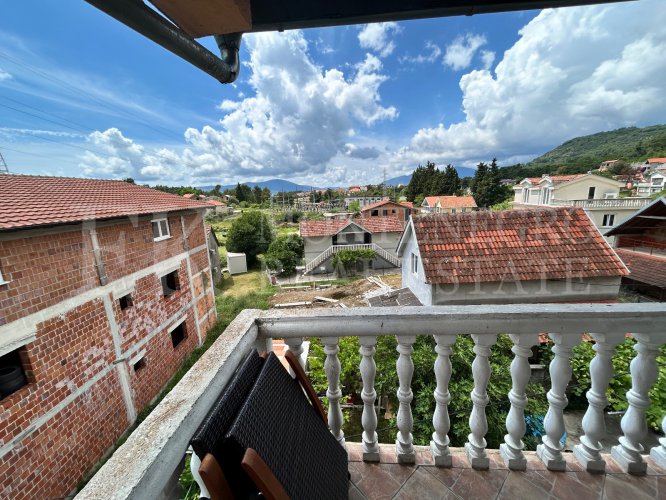 Multi-family house 217m² in Tivat-Mrcevac, with a small garden and parking, very close to the airport and yet very quiet, in Montenegro