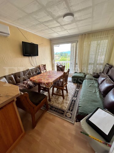 Multi-family house 217m² in Tivat-Mrcevac, with a small garden and parking, very close to the airport and yet very quiet, in Montenegro