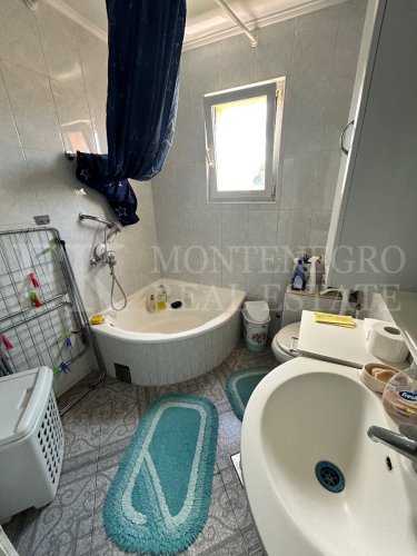 Multi-family house 217m² in Tivat-Mrcevac, with a small garden and parking, very close to the airport and yet very quiet, in Montenegro