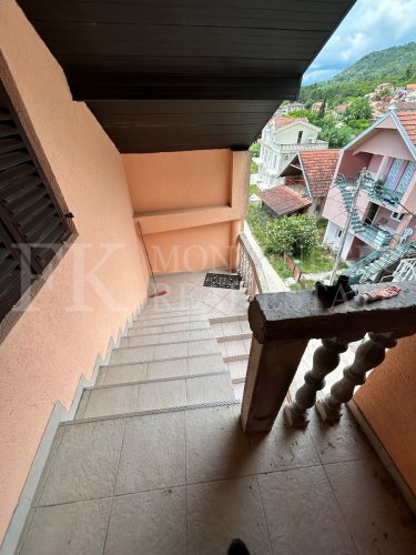 Multi-family house 217m² in Tivat-Mrcevac, with a small garden and parking, very close to the airport and yet very quiet, in Montenegro