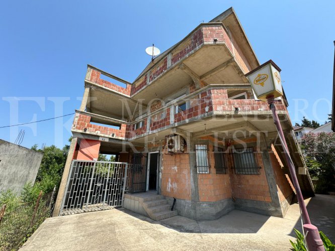 *Multifamily House, 268m2, with Sea View in Bar - Utjeha, Montenegro