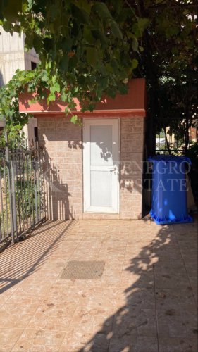 *Holiday Apartment House in Dobra Voda, Montenegro – 450 m², 10 Apartments, Only 250 m from the Sea