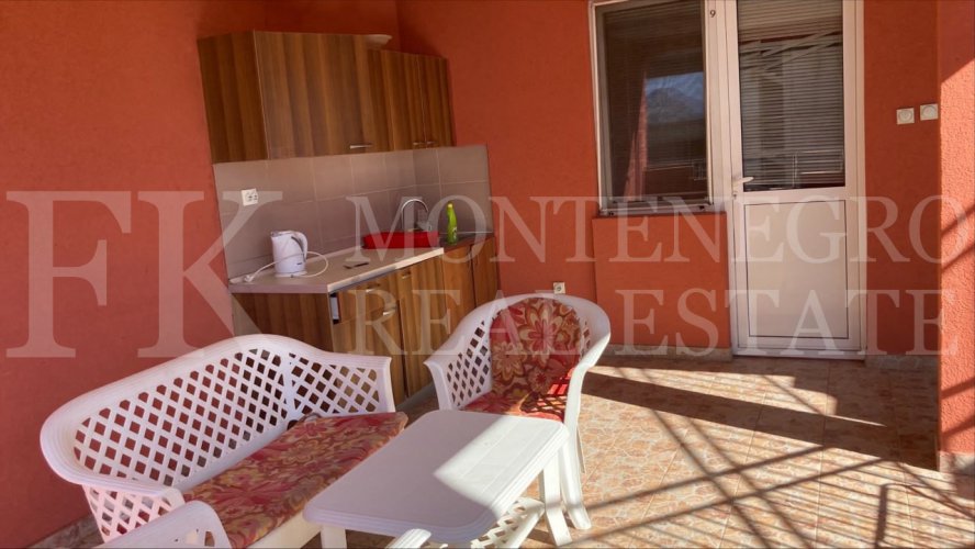 *Holiday Apartment House in Dobra Voda, Montenegro – 450 m², 10 Apartments, Only 250 m from the Sea