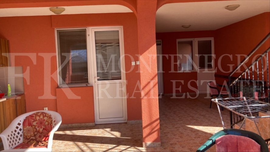 *Holiday Apartment House in Dobra Voda, Montenegro – 450 m², 10 Apartments, Only 250 m from the Sea