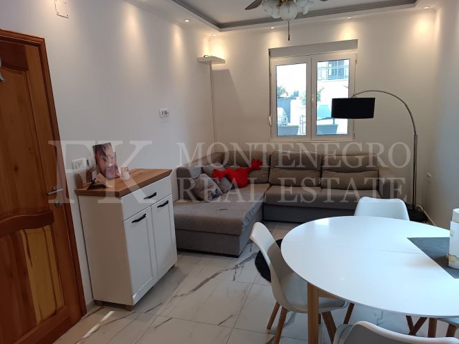 *Charming Family House, 120 m², in Ulcinj-Stoj with Large Terrace and Parking, Near the Sand Beach, Montenegro.