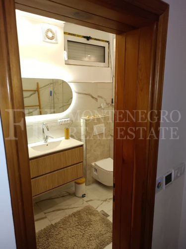 *Charming Family House, 120 m², in Ulcinj-Stoj with Large Terrace and Parking, Near the Sand Beach, Montenegro.