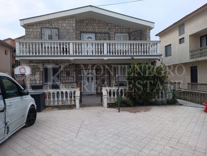 *Charming Family House, 120 m², in Ulcinj-Stoj with Large Terrace and Parking, Near the Sand Beach, Montenegro.