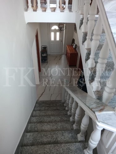 *Charming Family House, 120 m², in Ulcinj-Stoj with Large Terrace and Parking, Near the Sand Beach, Montenegro.