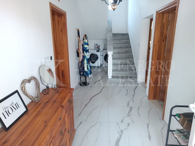 *Charming Family House, 120 m², in Ulcinj-Stoj with Large Terrace and Parking, Near the Sand Beach, Montenegro.