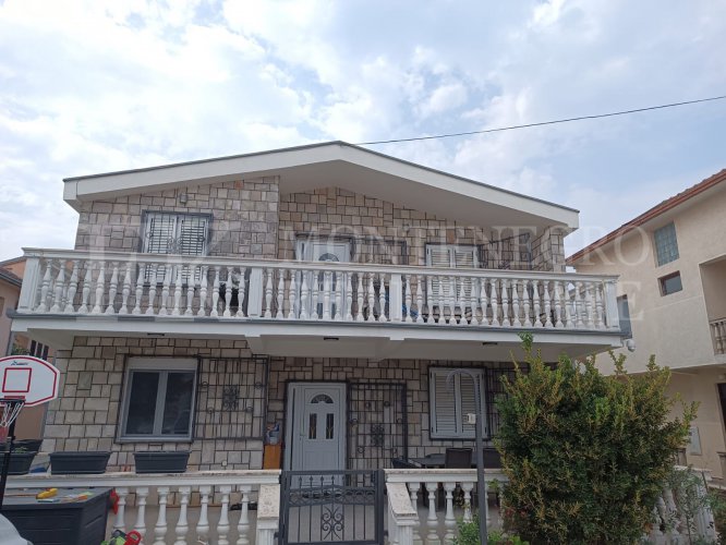 *Charming Family House, 120 m², in Ulcinj-Stoj with Large Terrace and Parking, Near the Sand Beach, Montenegro.