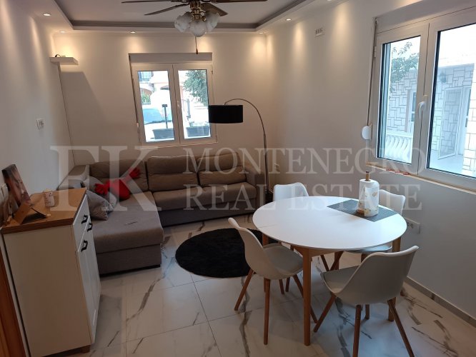 *Charming Family House, 120 m², in Ulcinj-Stoj with Large Terrace and Parking, Near the Sand Beach, Montenegro.