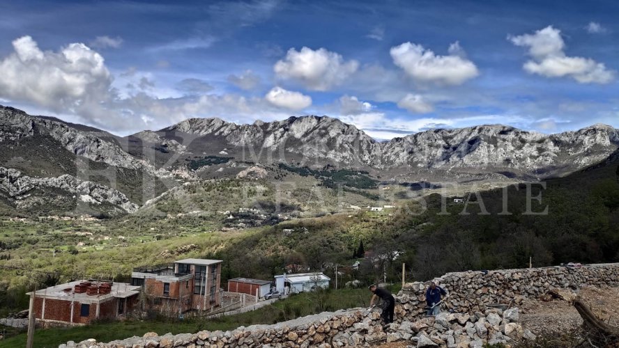 Spacious Plot with Sea View in Bar-Zupci, 1,842 m²