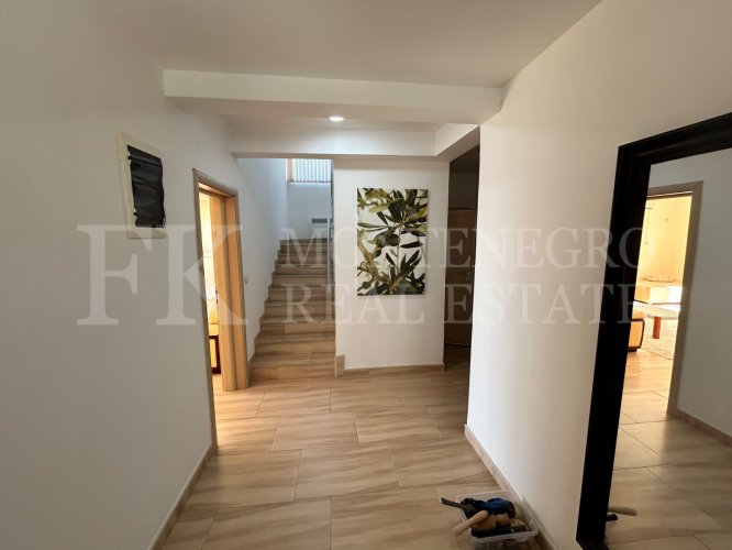 Fantastic house with breathtaking sea view, 310m2, in Bar-Susanj, with an outdoor swimming pool, only 700m from the sea.