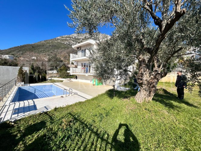 Fantastic house with breathtaking sea view, 310m2, in Bar-Susanj, with an outdoor swimming pool, only 700m from the sea.