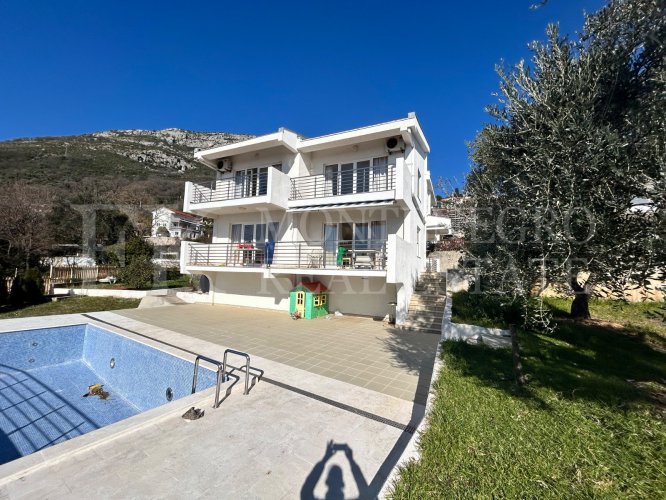 Fantastic house with breathtaking sea view, 310m2, in Bar-Susanj, with an outdoor swimming pool, only 700m from the sea.