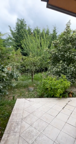 Charming House with Garden in Bar-Polje – Two Separate Units, 164 m² of Living Space, Quiet Yet Close to the City A lovingly maintained home with great potential – perfect for families, self-sufficient living or as an investment.