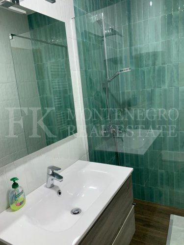 *Legalized. Exclusive apartment, 65m2, in prime location – Bar, Montenegro, with sea view, only a 3-minute walk to the sea and promenade.