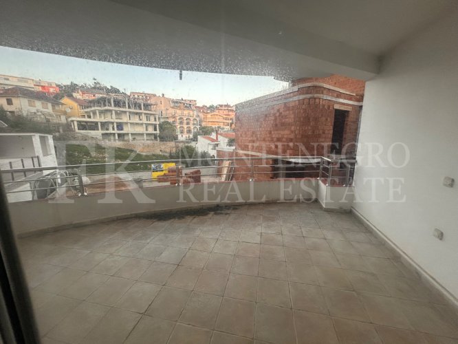 *Legalized! Great offer. Nice apartment, 87m2, in Ulcinj, only 700m away from the sea.