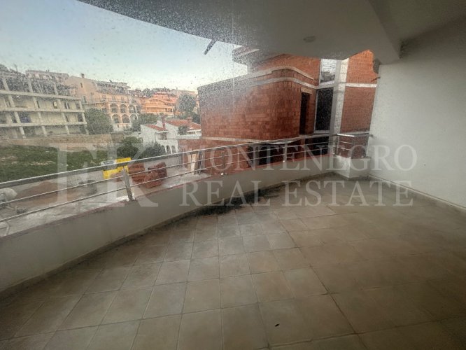 *Legalized! Great offer. Nice apartment, 87m2, in Ulcinj, only 700m away from the sea.