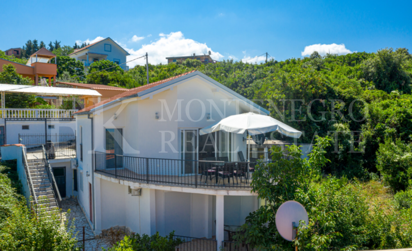 Charming House with Sea View in Utjeha – 130 m² of Comfort and Style