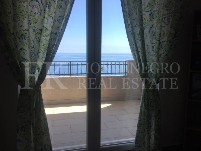 Villa in Budva with 9 Apartments and Sea View – Legalized Property for Sale in Montenegro