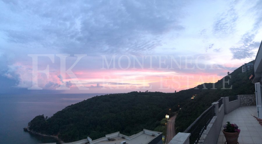 Villa in Budva with 9 Apartments and Sea View – Legalized Property for Sale in Montenegro