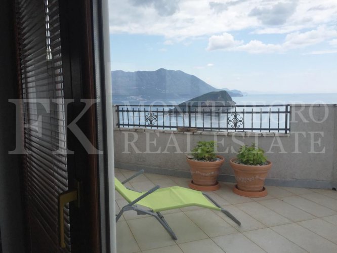 Villa in Budva with 9 Apartments and Sea View – Legalized Property for Sale in Montenegro