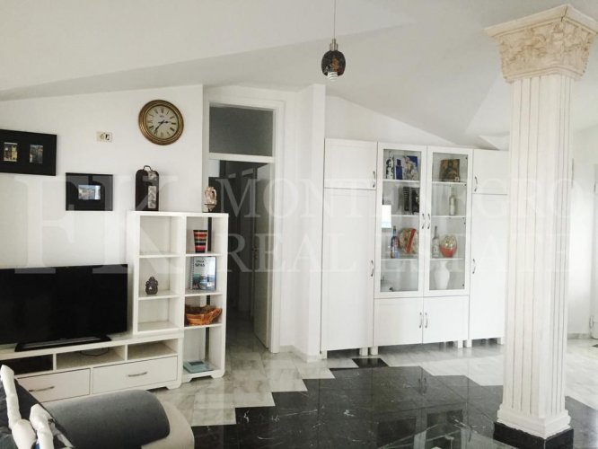 Villa in Budva with 9 Apartments and Sea View – Legalized Property for Sale in Montenegro