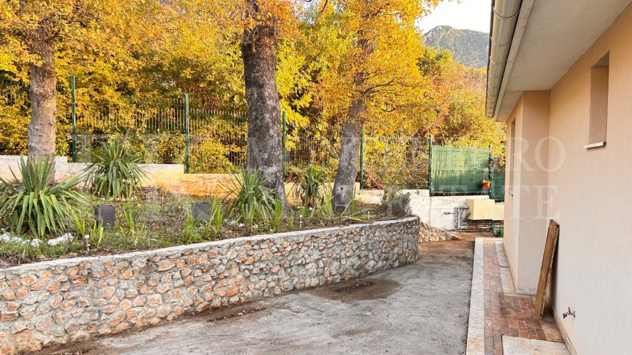 Legalized Bungalow (119 m²) with Sea View in a Gated Resort in Bar–Zupci