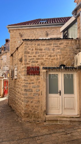 Rare opportunity: Renovated town house in the heart of Budva’s Old Town, 120 m², with a patio – only one minute walking distance from the sea.