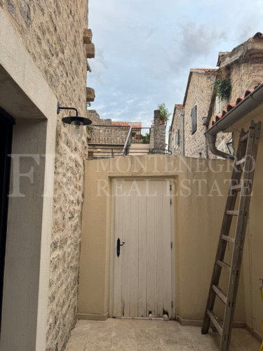 Rare opportunity: Renovated town house in the heart of Budva’s Old Town, 120 m², with a patio – only one minute walking distance from the sea.