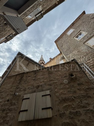 Rare opportunity: Renovated town house in the heart of Budva’s Old Town, 120 m², with a patio – only one minute walking distance from the sea.