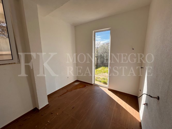 Legalized Fully Renovated House with Two Apartments, Garage and Garden – Bar, Bjeliši