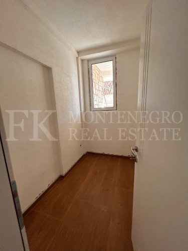 Legalized Fully Renovated House with Two Apartments, Garage and Garden – Bar, Bjeliši