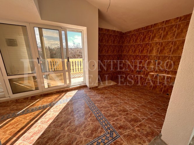 Legalized Fully Renovated House with Two Apartments, Garage and Garden – Bar, Bjeliši