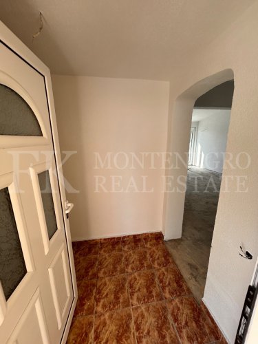 Legalized Fully Renovated House with Two Apartments, Garage and Garden – Bar, Bjeliši