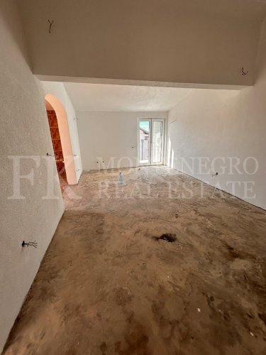 Legalized Fully Renovated House with Two Apartments, Garage and Garden – Bar, Bjeliši