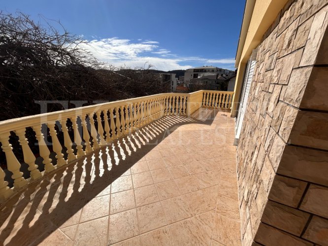 Legalized Fully Renovated House with Two Apartments, Garage and Garden – Bar, Bjeliši