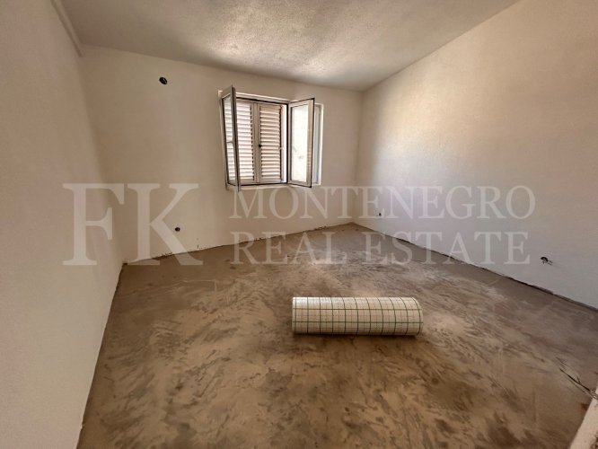 Legalized Fully Renovated House with Two Apartments, Garage and Garden – Bar, Bjeliši