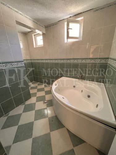 Legalized Fully Renovated House with Two Apartments, Garage and Garden – Bar, Bjeliši